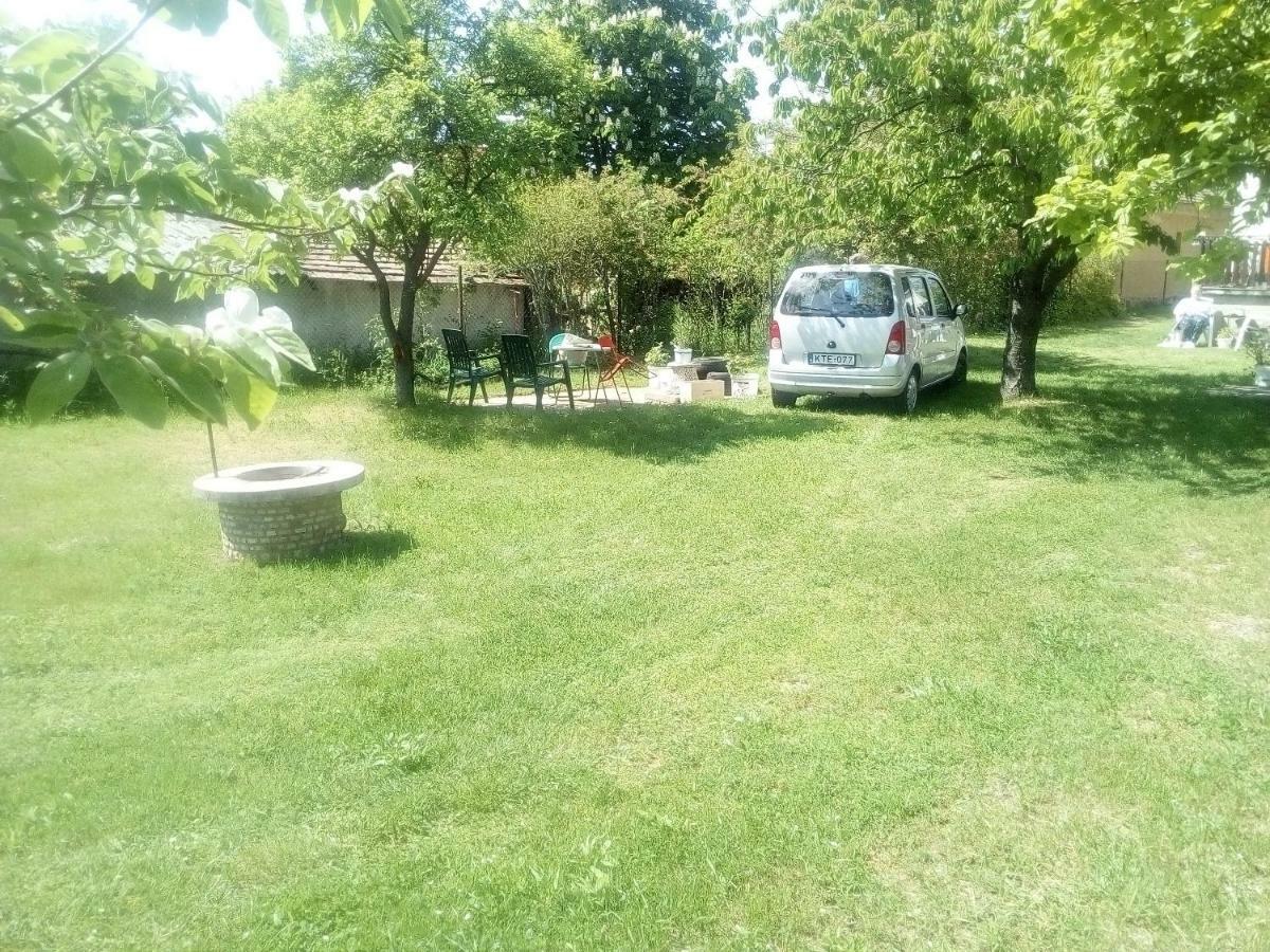 Anna Vendeghaz Hotel Balatonakali Bagian luar foto